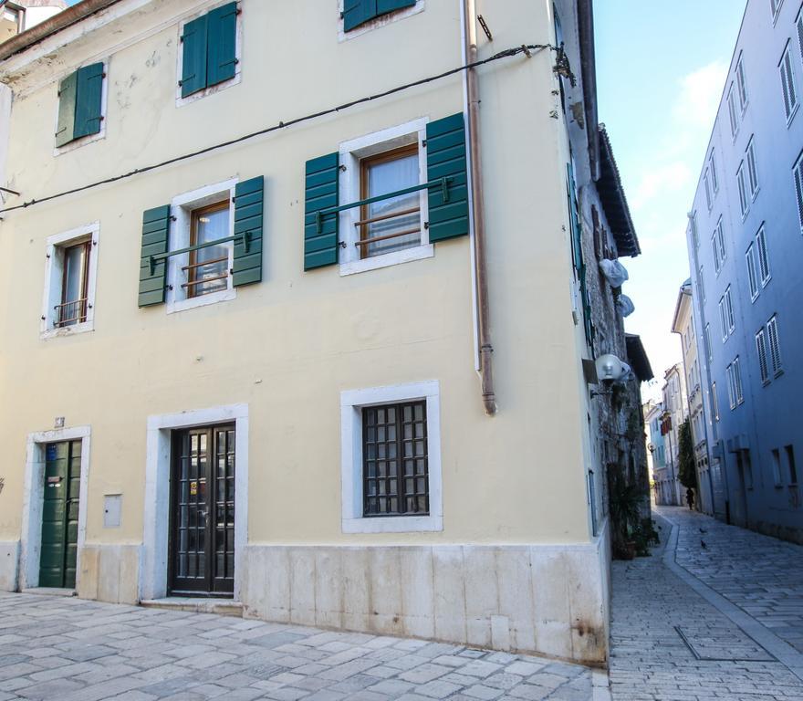 Apartment Old Town Square Poreč Extérieur photo